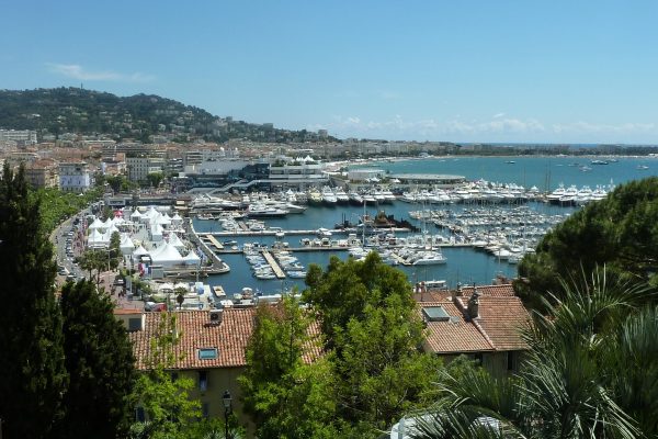 ville et port de canne avec des bateaux