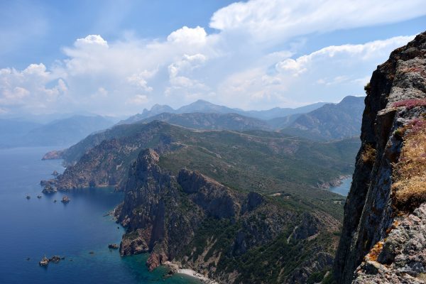 les falaise de corse et la mer